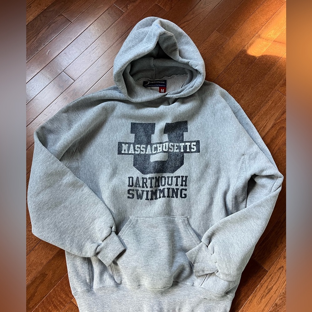 UMASS Dartmouth hoodie medium